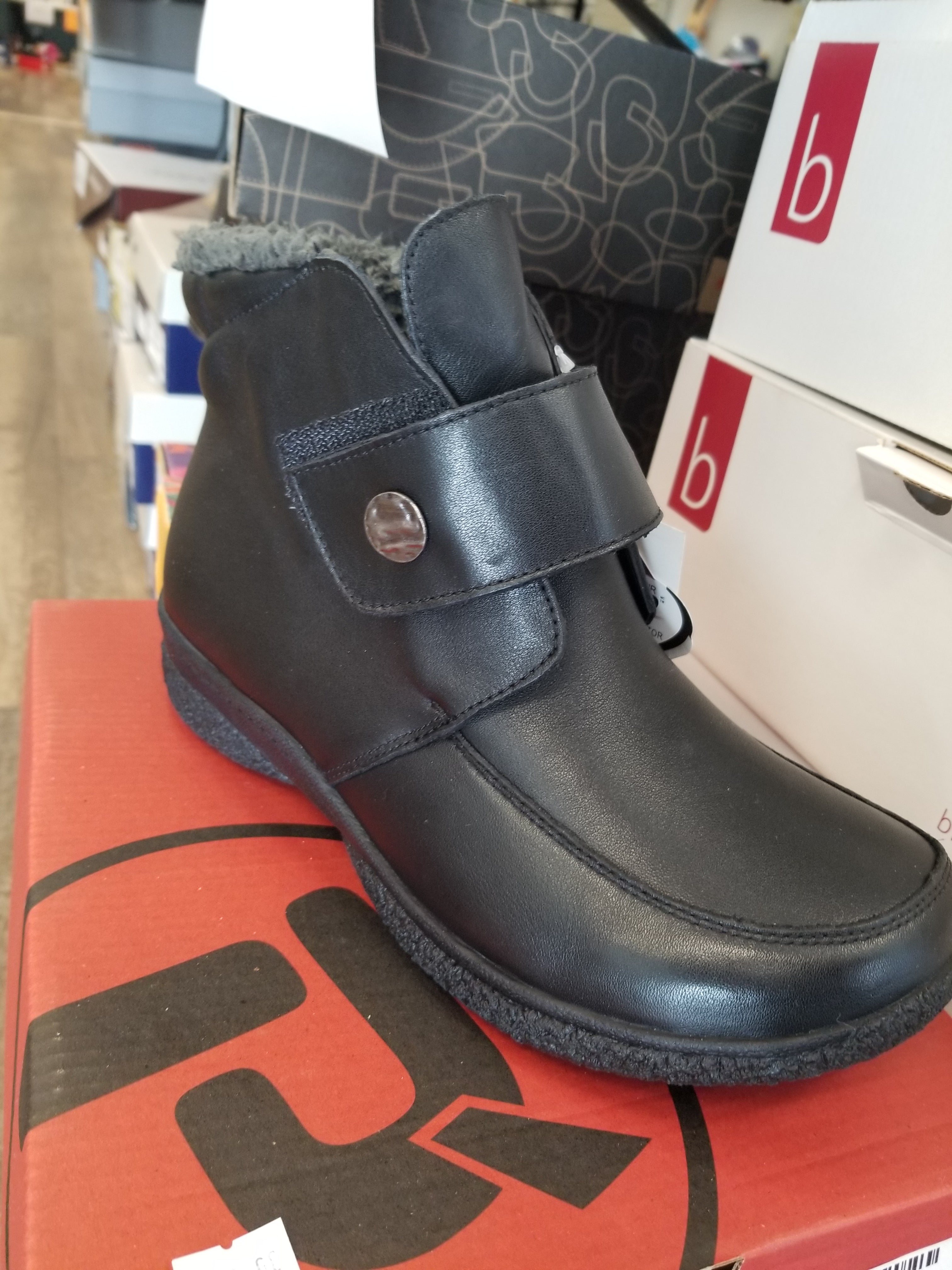Propet Holly Black